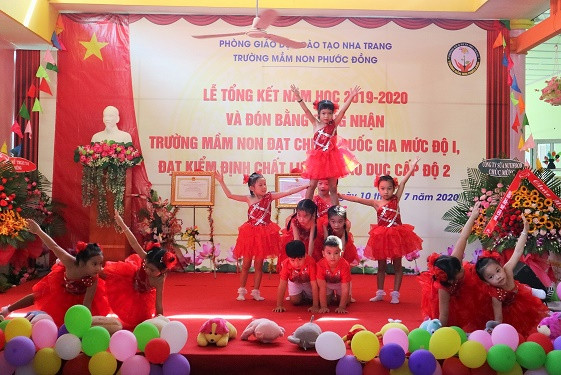 Tiết mục biểu diễn của các bé Trường Mầm non Phước Đồng. 