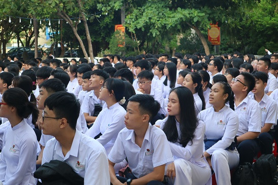 Học sinh Trường THPT Lý Tự Trọng (TP. Nha Trang). 