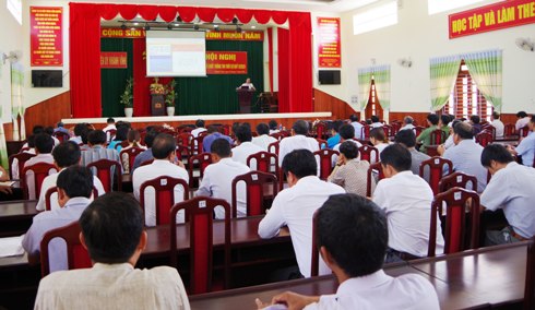 Tuyên truyền về tình hình biển đảo cho hơn 100 cán bộ của huyện Khánh Vĩnh