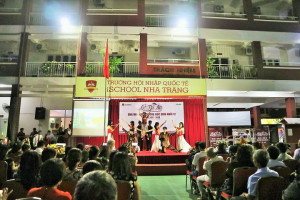 Xúc động lễ tri ân và trưởng thành cho học sinh khối 12 Trường iSchool Nha Trang