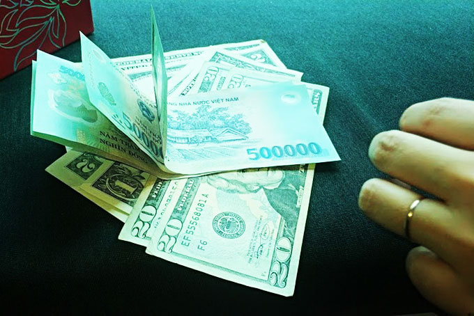 Giá USD giữ ổn định ở mức trên 23.000 đồng/USD