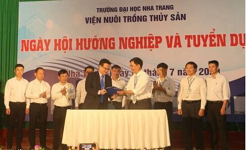  Viện Nuôi trồng thủy sản ký kết hợp tác với Công ty TNHH C.P. Việt Nam
