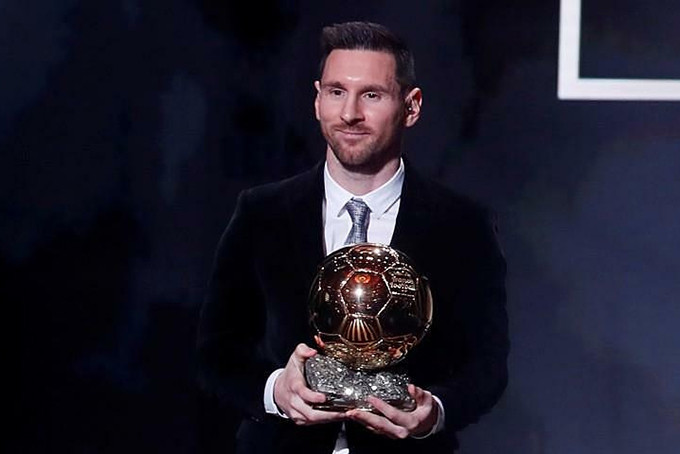 Messi nhận Quả Bóng Vàng 2019. Ảnh: Reuters.
