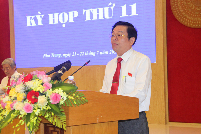 Ông Trần Mạnh Dũng báo cáo hoạt động của Thường trực HĐND tỉnh 6 tháng đầu năm; phương hướng nhiệm vụ 6 tháng cuối năm 2020