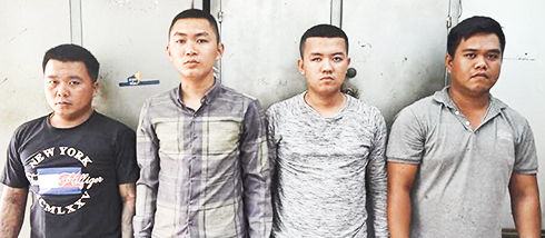 "Khủng bố" người thân con nợ bằng mắm tôm, dầu thải