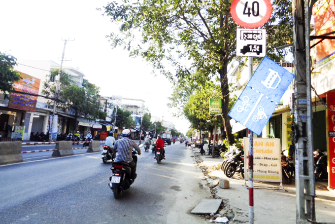 Biển báo sắp rơi