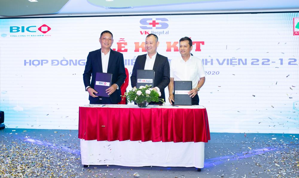 Công ty Bảo hiểm BIDV Nam Trung bộ ký kết hợp đồng bảo biểm với VK Group