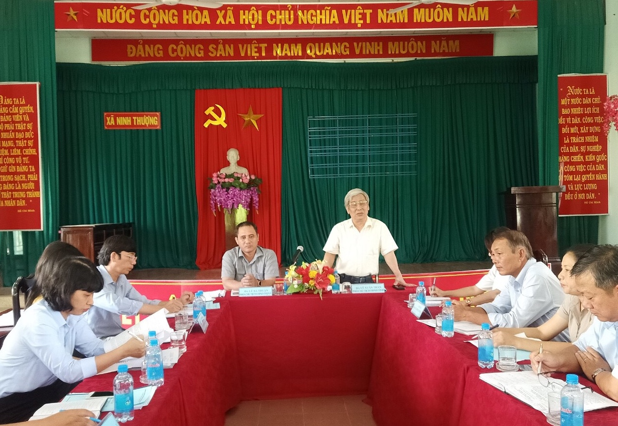 Ông Lê Xuân Thân làm việc tại xã Ninh Thượng