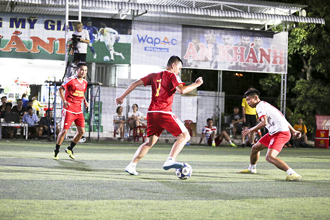 Các đội bóng tranh tài giải bóng đá sân 5 thanh niên Nha Trang - Tranh cúp Khả Vi lần 2.    