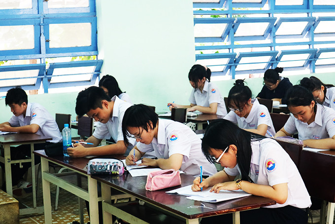  Học sinh Trường THCS Thái Nguyên. 