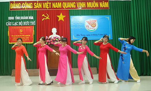 Một tiết mục văn nghệ của các hội viên câu lạc bộ