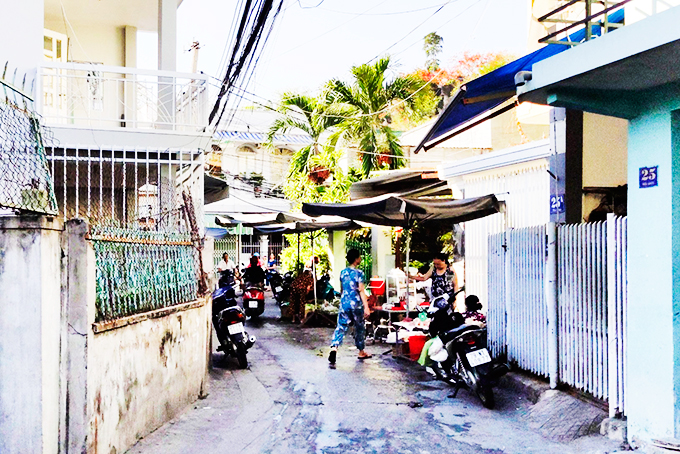 Lấn chiếm lòng đường để buôn bán