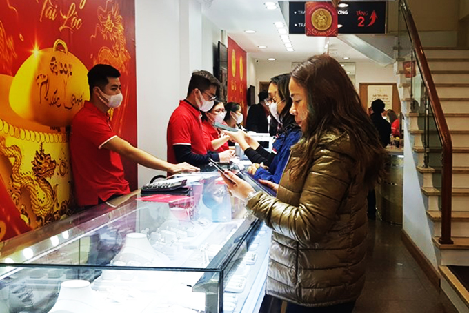 Giá vàng 25-7: Rủi ro vẫn tiềm ẩn, cần thận trọng