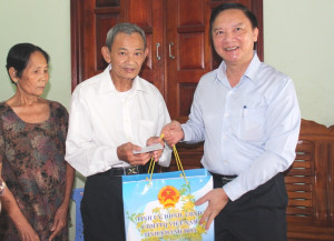 Bí thư Tỉnh ủy Nguyễn Khắc Định thăm các gia đình chính sách tiêu biểu huyện Diên Khánh