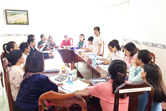 Hội Liên hiệp Phụ nữ TP. Nha Trang kiểm tra vốn vay tại xã Phước Đồng.