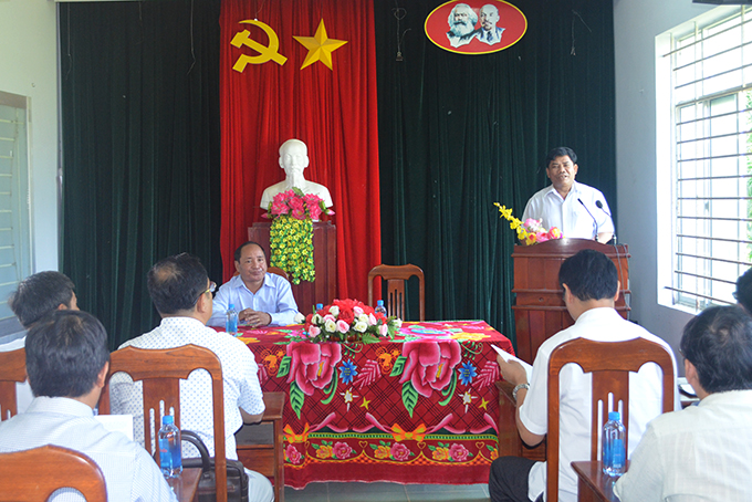 Đoàn công tác của Ủy ban dân tộc làm việc với huyện Khánh Vĩnh