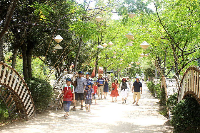 Tourists visiting Orchid Island