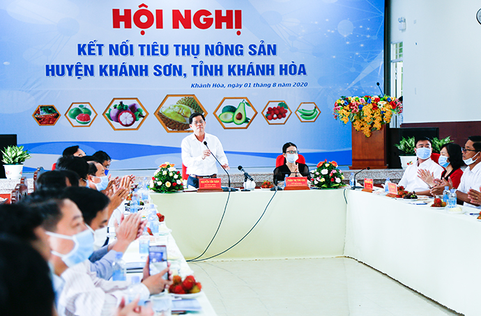 Ông Nguyễn Tấn Tuân phát biểu tại Hội nghị