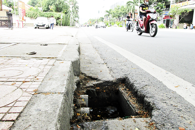 Cống thoát nước bị mất nắp đậy