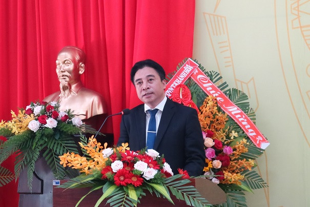 Ông Nguyễn Khắc Toàn phát biểu tại đại hội. 