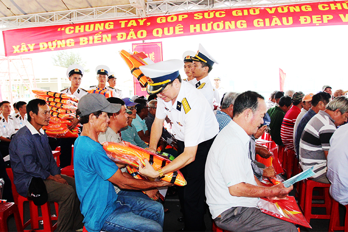 Đẩy mạnh công tác dân vận trên địa bàn đóng quân