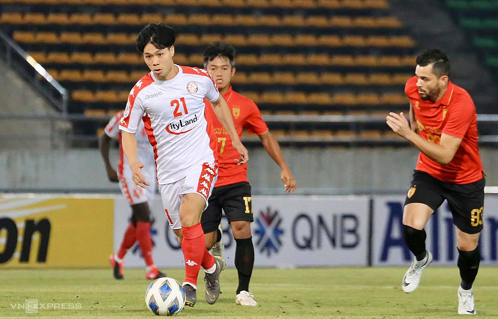 Công Phượng và đồng đội có cơ hội lớn giành vé đi tiếp ở AFC Cup khi TP HCM đang dẫn đầu bảng. Ảnh: Cao Toàn.