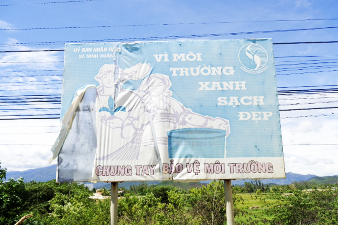 Cần làm mới bảng tuyên truyền