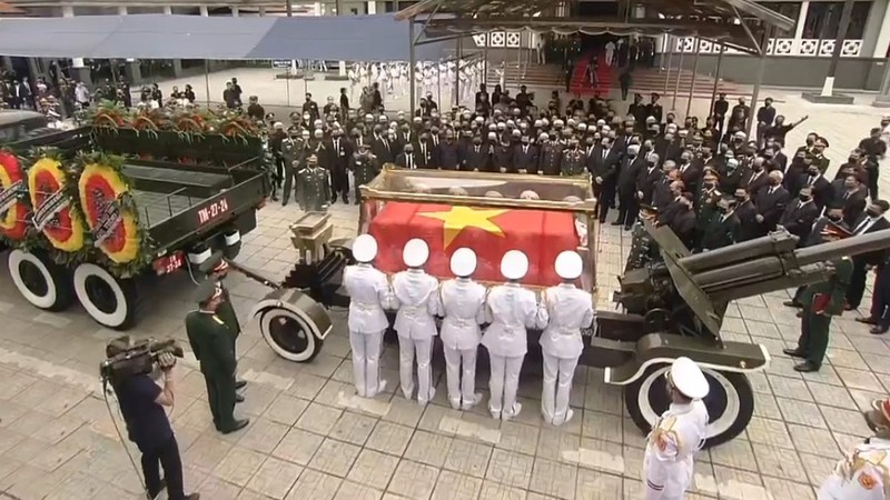 Hàng nghìn người có mặt tại Nhà tang lễ Quốc gia đưa tiễn nguyên Tổng Bí thư Lê Khả Phiêu.
