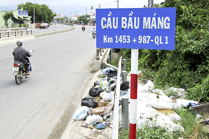 Cần đặt thùng thu gom rác thải