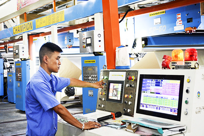 Tổng Công ty Khánh Việt đầu tư máy móc công nghệ cao vào sản xuất. Ảnh: đình lâm