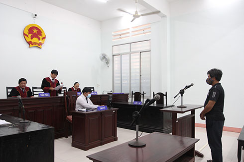 Không giảm tốc độ đúng quy định, gây tai nạn