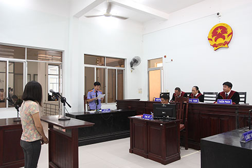 Vợ chồng cùng đi trộm xe