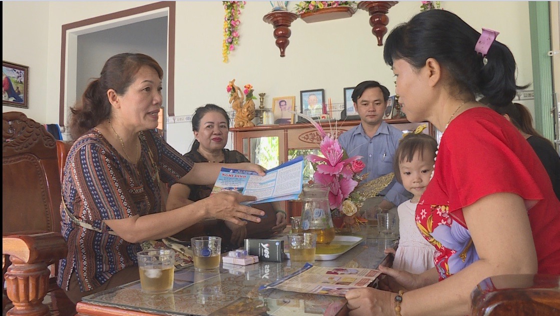 Tuyên truyền công tác Dân số-Kế hoạch hoá gia đình tại Cam Lâm.