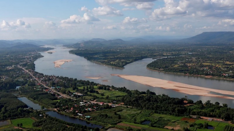 Sông Mekong đoạn chảy qua Lào và Thái Lan, nhìn từ Nong Khai (Thái Lan). Ảnh: Reuters