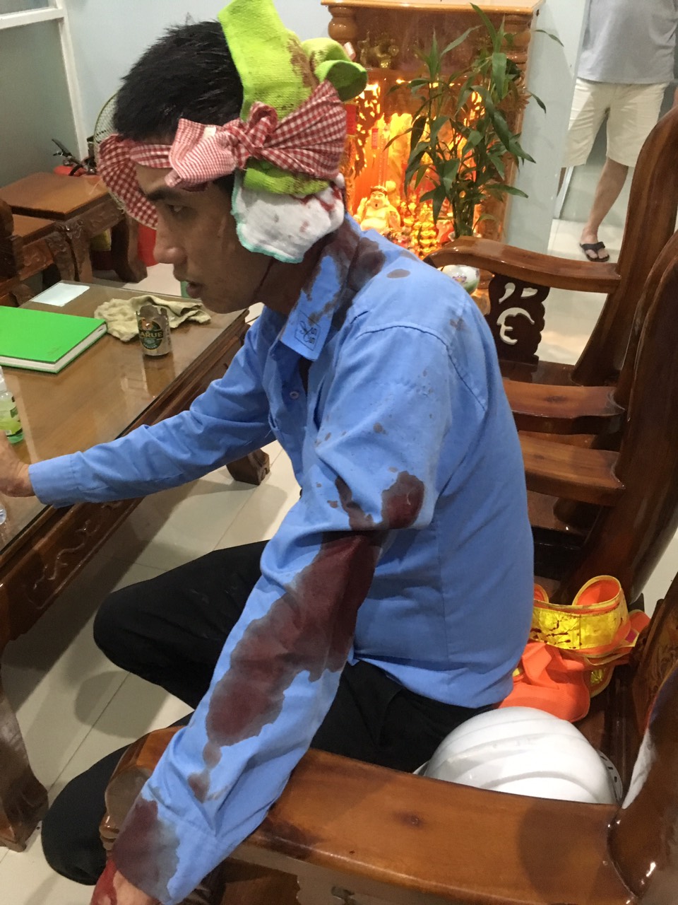 Hai nhân viên Trạm thu phí Ninh Xuân bị đánh nhập viện