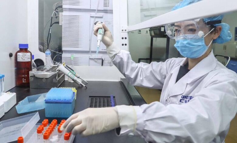 Trung Quốc đã tiêm vaccine Covid-19 cho các bác sỹ từ tháng 7. Ảnh: CNN