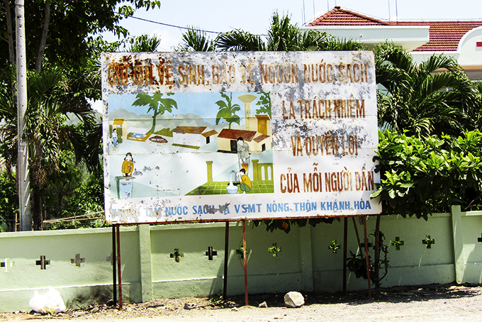 Cần làm mới pa nô tuyên truyền