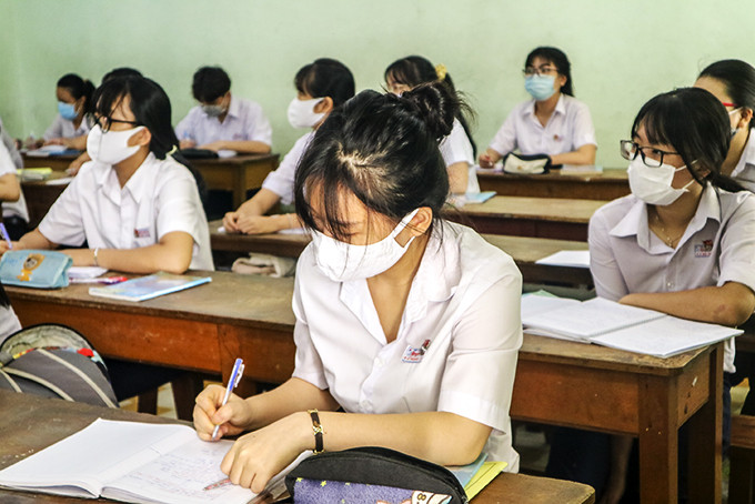 Tiết học mùa dịch tại Trường THPT Nguyễn Văn Trỗi (TP. Nha Trang) năm học 2019 - 2020.   
