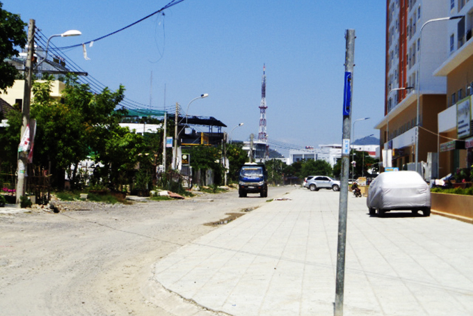 Cần lắp đặt biển tên đường