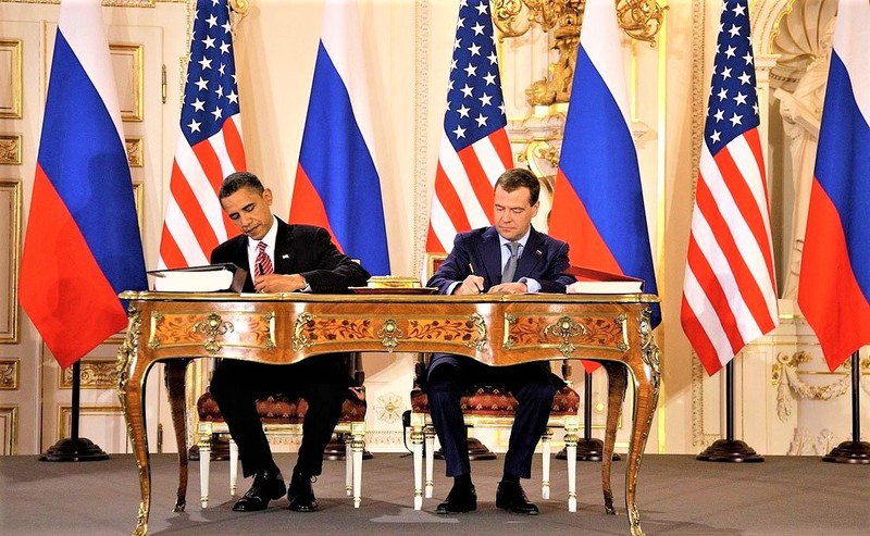 Tổng thống Nga và Mỹ ký Hiệp ước START-3 tại Praha; Nguồn: kremlin.ru