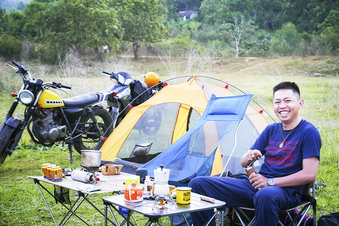Anh Phan Hoàng Long với sở thích cắm trại vào mỗi dịp cuối tuần. 