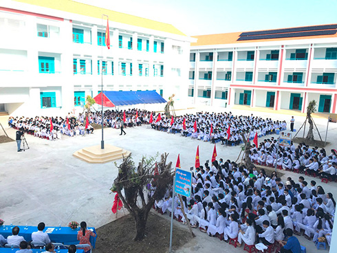 Toàn cảnh buổi khai giảng tại Trường THPT Nguyễn Thị Minh Khai.