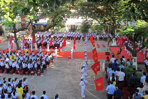 Quang cảnh lễ khai giảng tại Trường Tiểu học Tân Lập 2