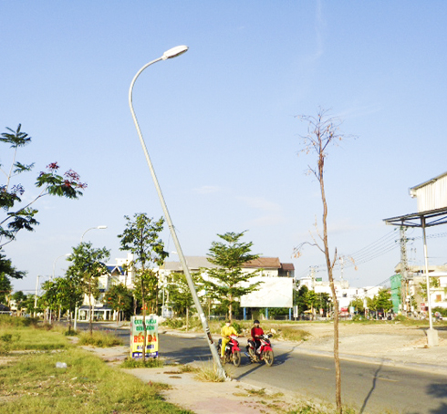 Trụ đèn bị nghiêng