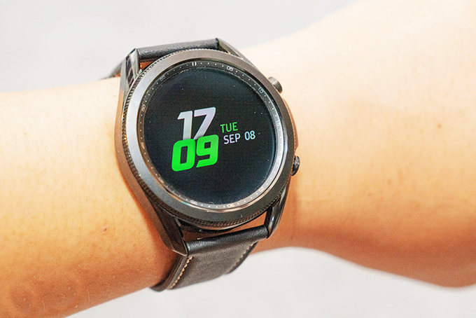 Galaxy Watch3 – smartwatch thông minh dáng cổ điển