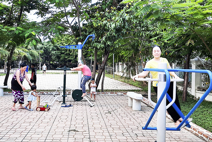 People enjoying outdoor activities with equipment at cultural house in Ngoc Hoi 2 Hamlet