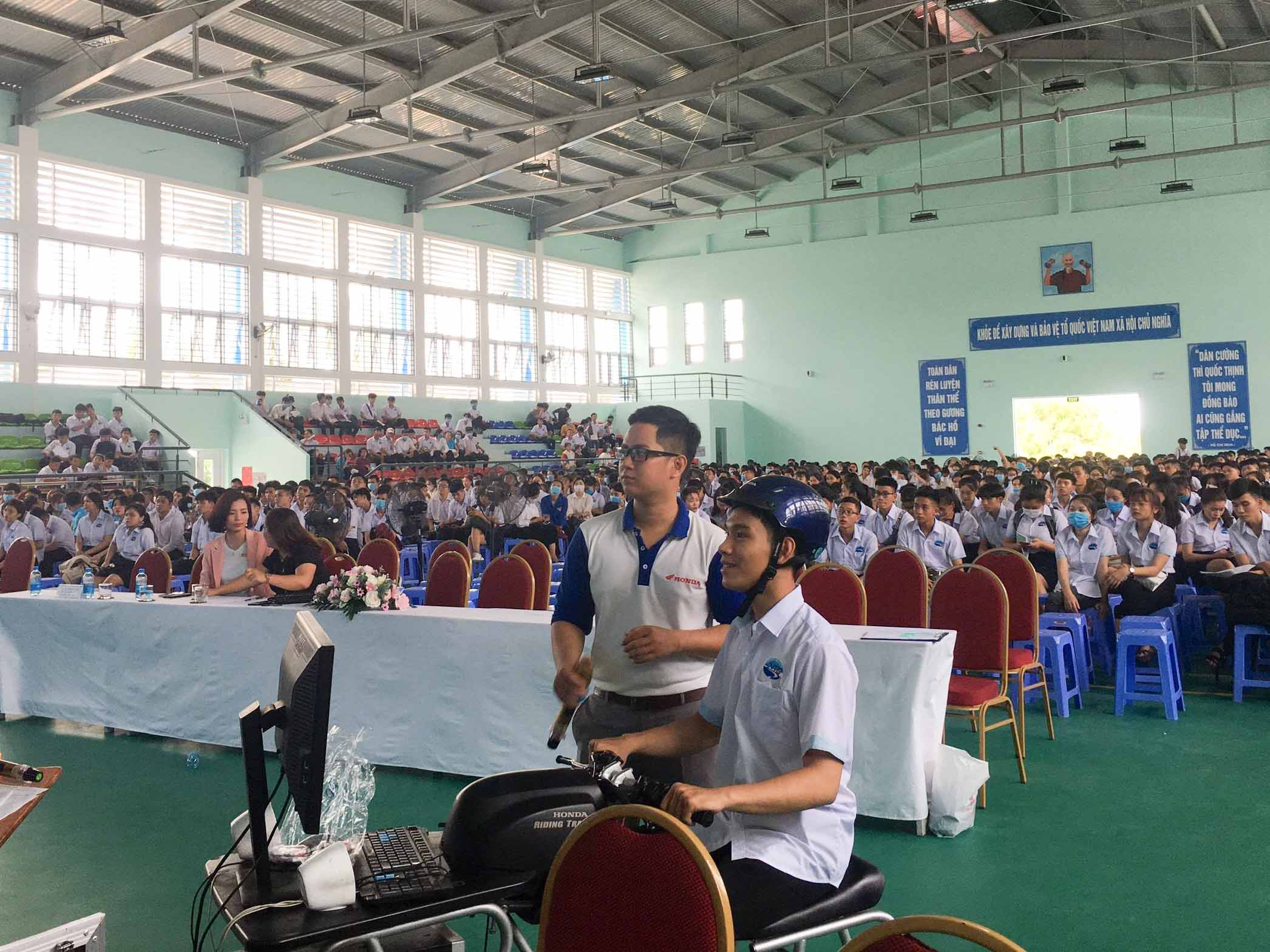 Tập huấn an toàn giao thông cho hơn 1.000 đoàn viên, thanh niên