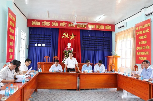 Ông Nguyễn Tấn Tuân phát biểu chỉ đạo tại buổi làm việc với xã Diên Hòa.