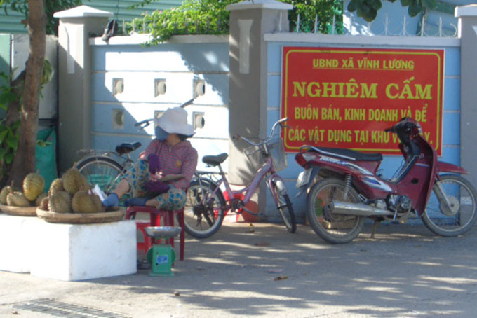 Buôn bán nơi bảng cấm