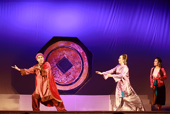 Diễn báo cáo vở tuồng Thạch Sùng